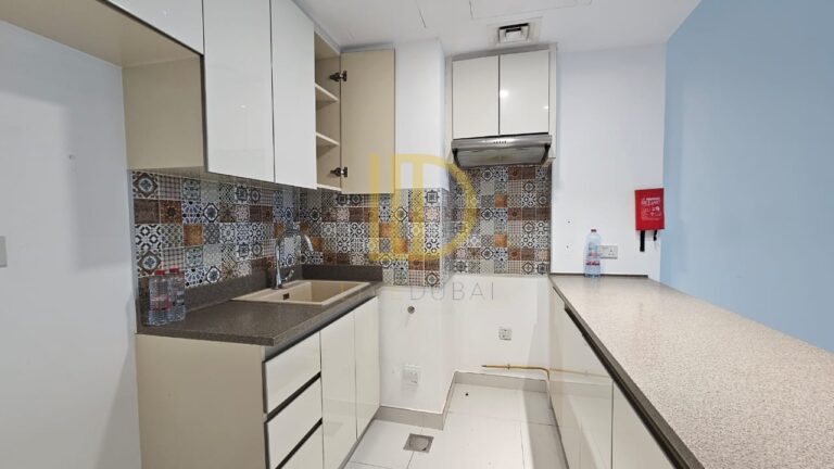 Ready to Move in – Spacious – Unfurnished – Multiple Cheques