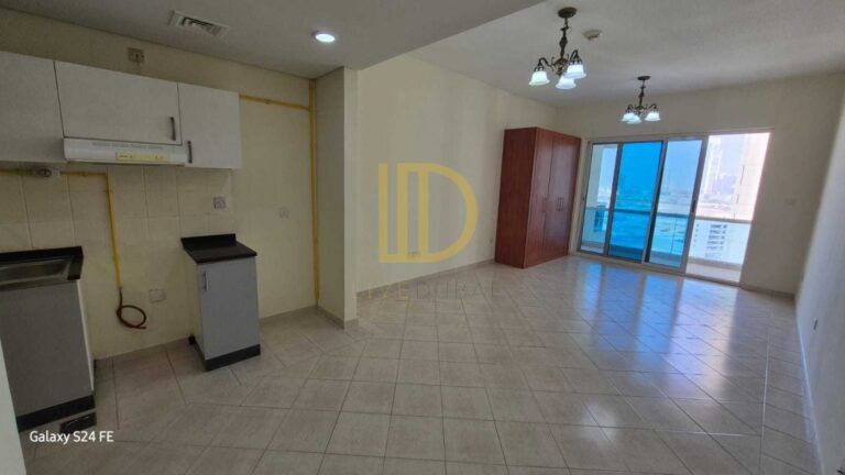 Large Studio | Vacant | No Parking | 12 Cheque Options
