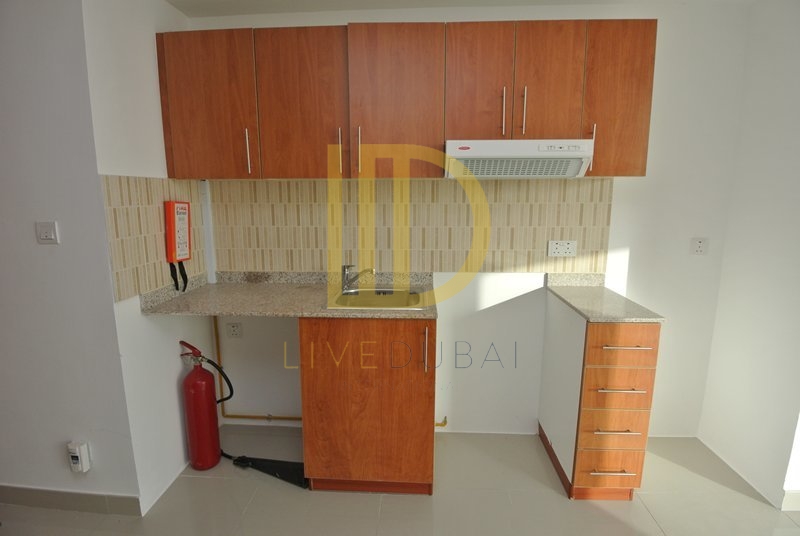 Spacious 1 Bed | High Floor | Parking | Vacant