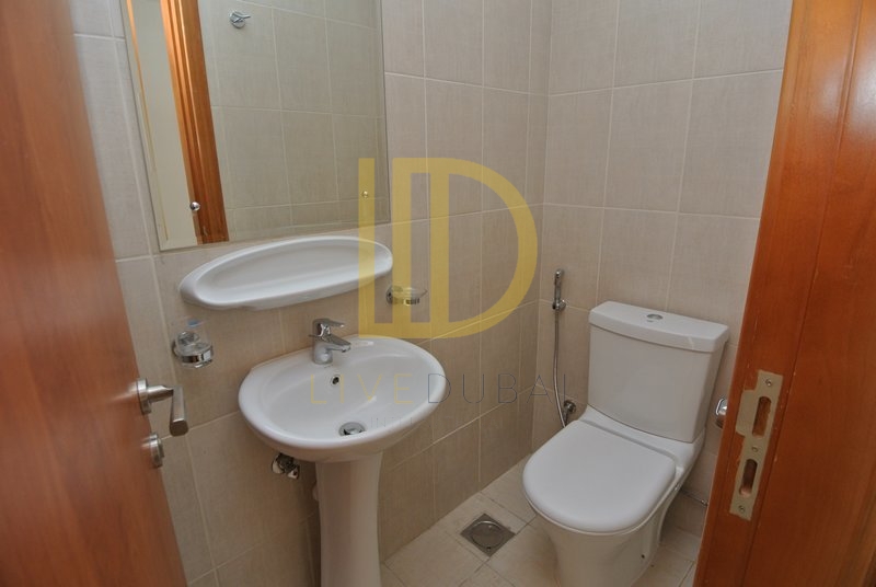 Spacious 1 Bed | High Floor | Parking | Vacant