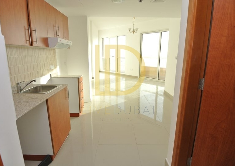 Spacious 1 Bed | High Floor | Parking | Vacant