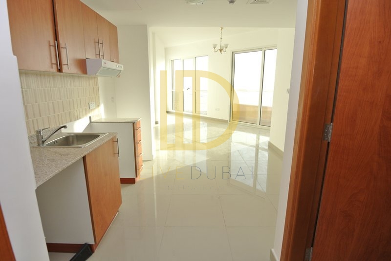 Spacious 1 Bed | High Floor | Parking | Vacant