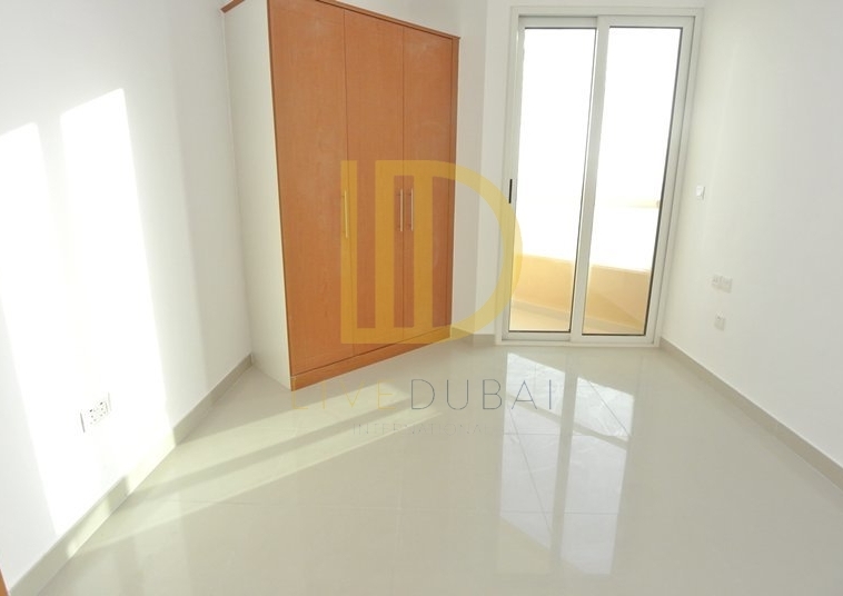 Spacious 1 Bed | High Floor | Parking | Vacant