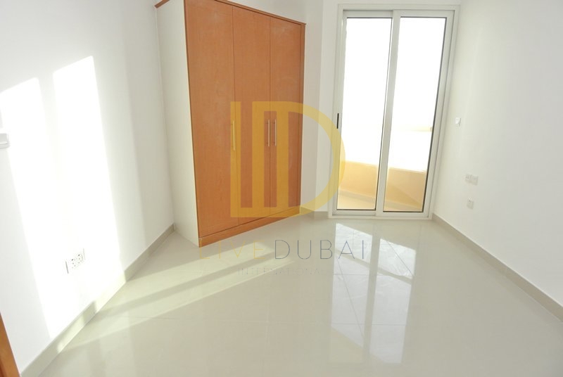 Spacious 1 Bed | High Floor | Parking | Vacant