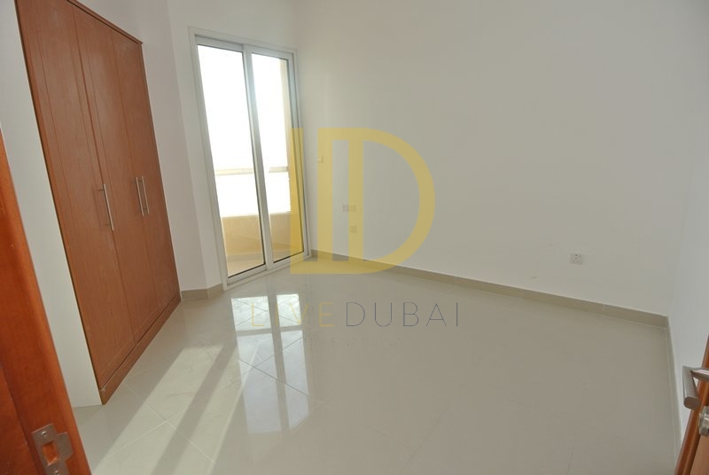 Spacious 1 Bed | High Floor | Parking | Vacant