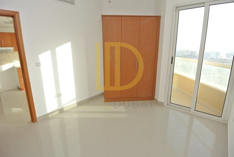 Spacious 1 Bed | High Floor | Parking | Vacant