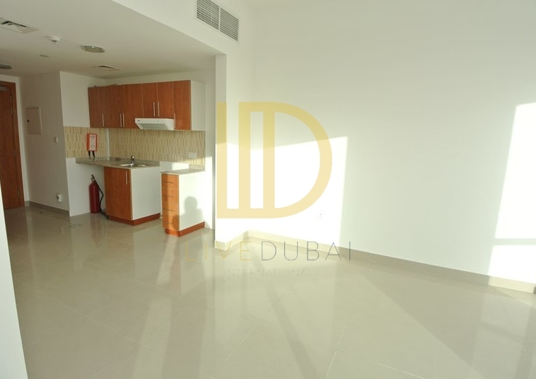 Spacious 1 Bed | High Floor | Parking | Vacant