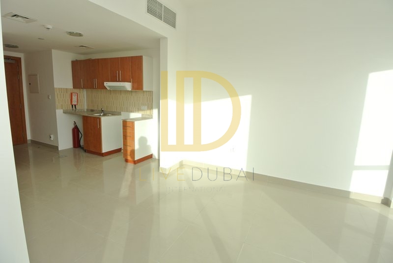 Spacious 1 Bed | High Floor | Parking | Vacant