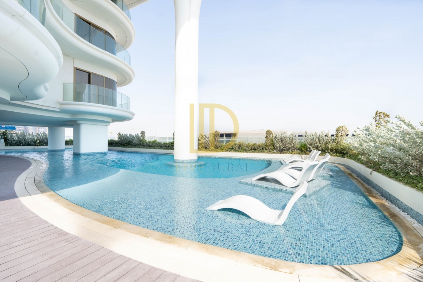 12 Cheques | Brandnew | Beach Access