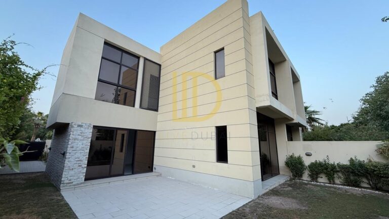 Large Plot – Spacious – Close to Park