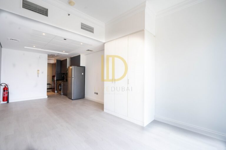Prime Location | Parking | Close to Metro | Vacant