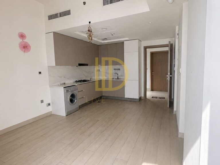 Vacant I Spacious| Modern Unit | Pool View