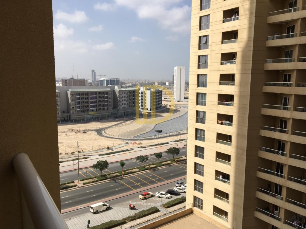 Studio apartment in Lakeside Tower D