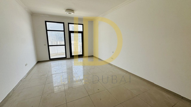Studio apartment in Lincoln Park Northside