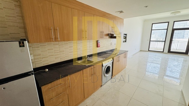 Vacant | Large Studio | Balcony | Parking Ready