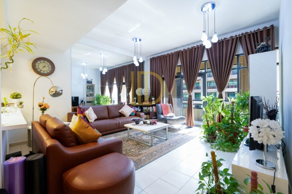 Three-bedroom apartment in Al Nakheel