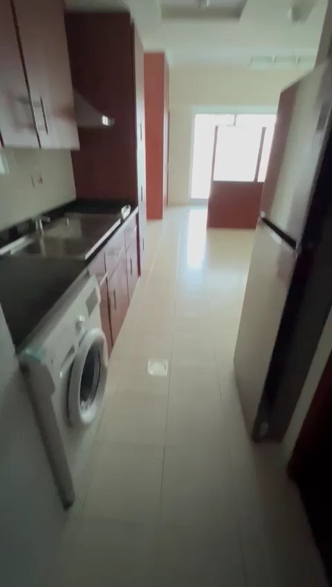 Kitchen before the renovation, Lake Terrace, JLT