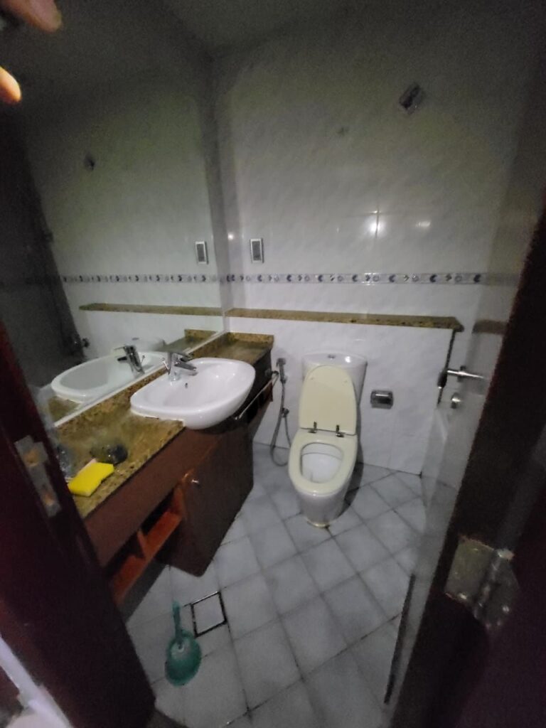 Bathroom before the renovation, Lake View Tower, JLT