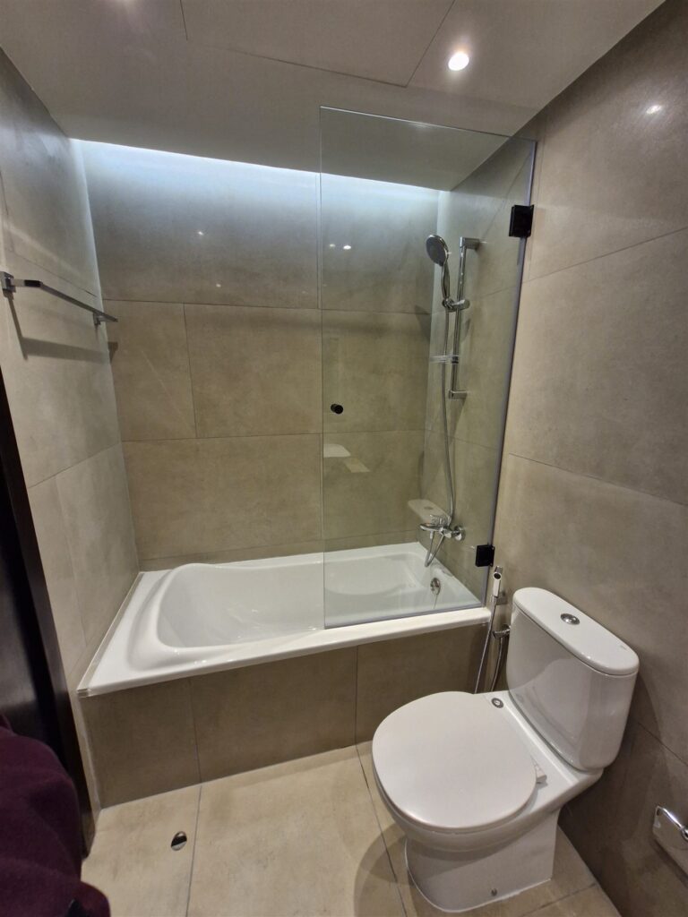 Second bathroom after the renovation, Remraam, Dubailand