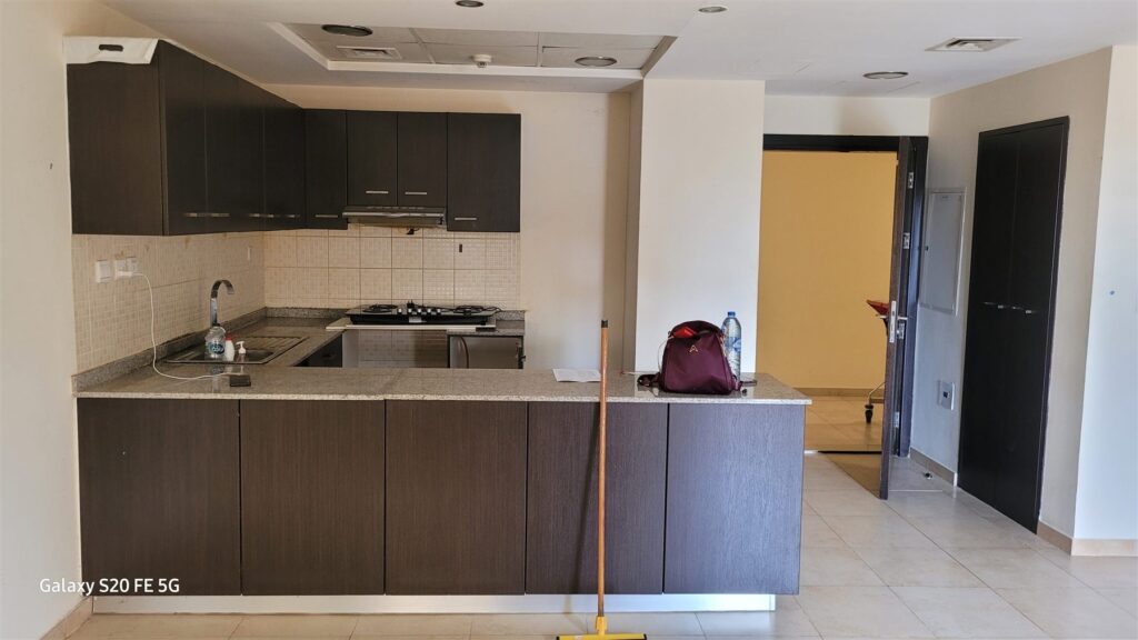 Kitchen before the renovation, Remraam, Dubailand